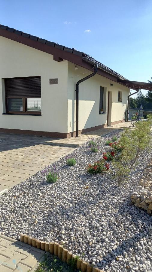 Spa Apartman Kovacova Exteriör bild